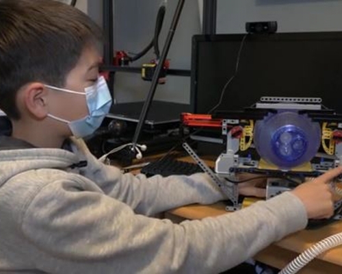 美國12歲男童Anthony Hartman用Lego研發呼吸機。