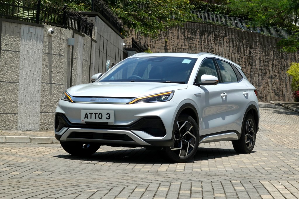 ●BYD Atto 3頂級版搭載60.48kWh鋰電，續航力480km(NEDC)，「一換一」售價$273,000起。