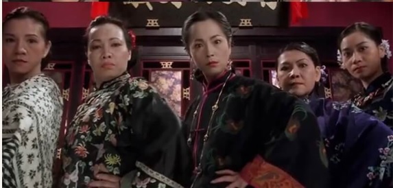 《九品芝麻官》中，許思敏與苑瓊丹一齊扮演妓院的媽媽生。
