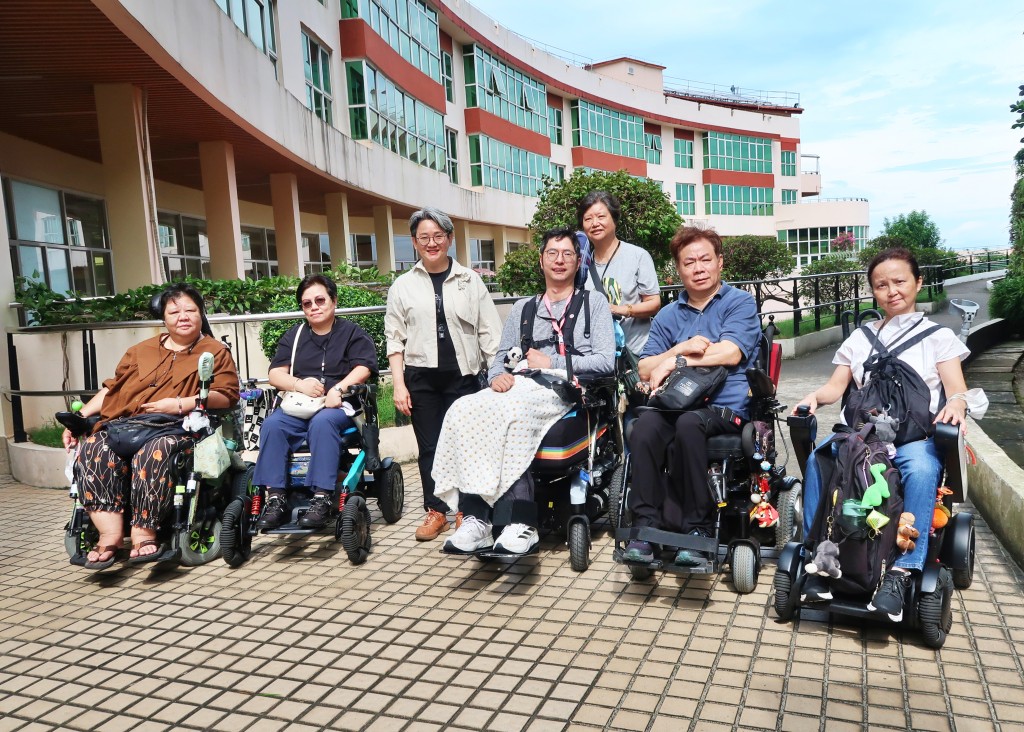 陳文宜在上月初帶領5名殘疾人士及1名照顧者，前往內地院舍進行實地考察及試住。受訪者提供