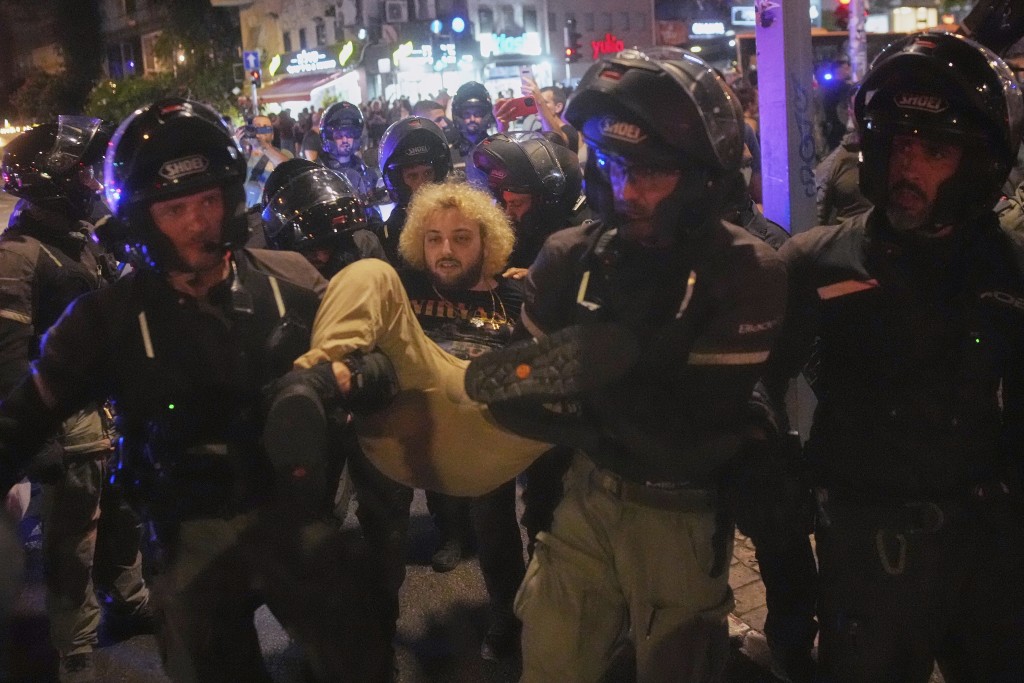 警方稱，在這次全國性示威活動中，逮捕了38人。美聯社