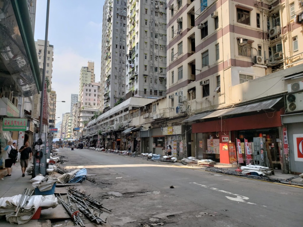 近百排檔受影響未能營業。讀者提供