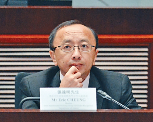 港大法律學院首席講師張達明表示，《國歌法》與《國旗及國徽條例》不同。