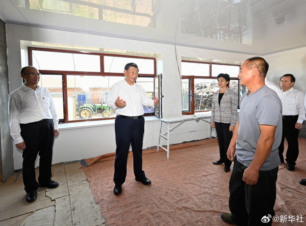 习近平在黑龙江尚志市考察。