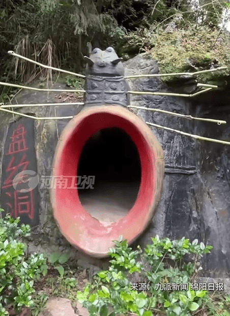 四川大叔花16年耗¥2千万打造“忆西游”主题公园，魔性雕塑惹追捧。21世纪经济网/腾讯网