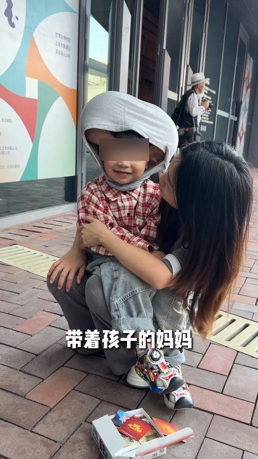 接受第二次手術前琪寶要頂著「米奇老鼠」頭示人。抖音＠美俠小頭