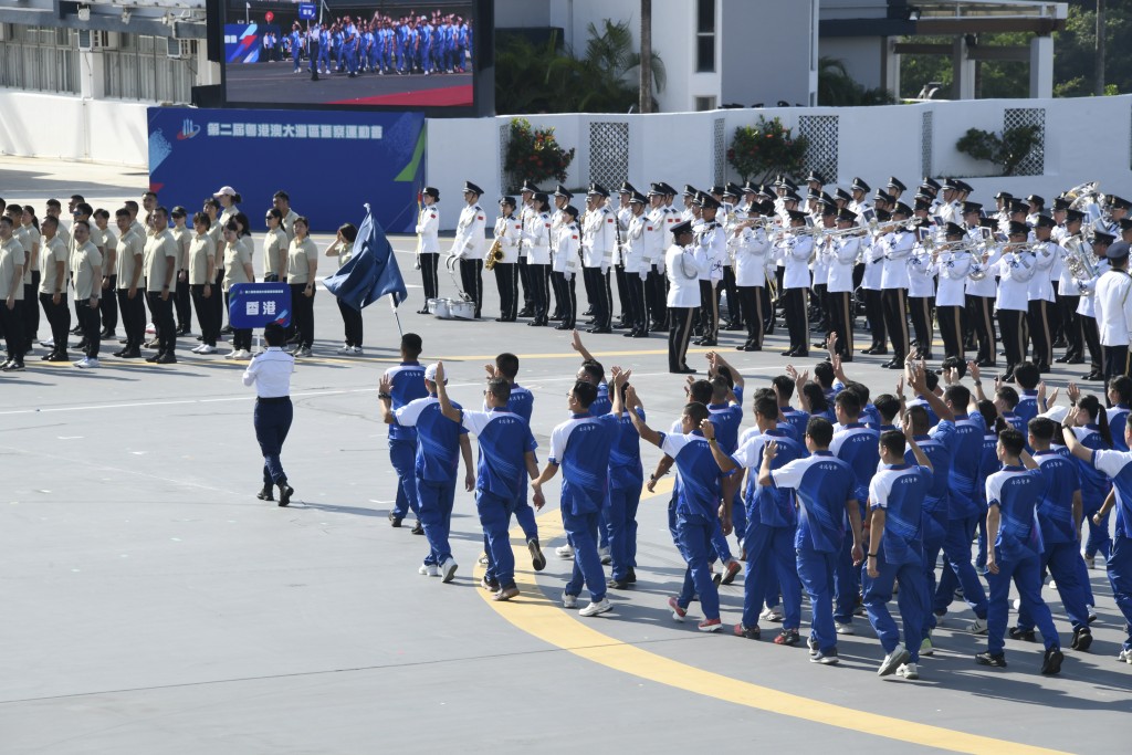 为确保今届运动会顺利进行，香港警务处组织超过1000名人员和义工参与今届运动会。