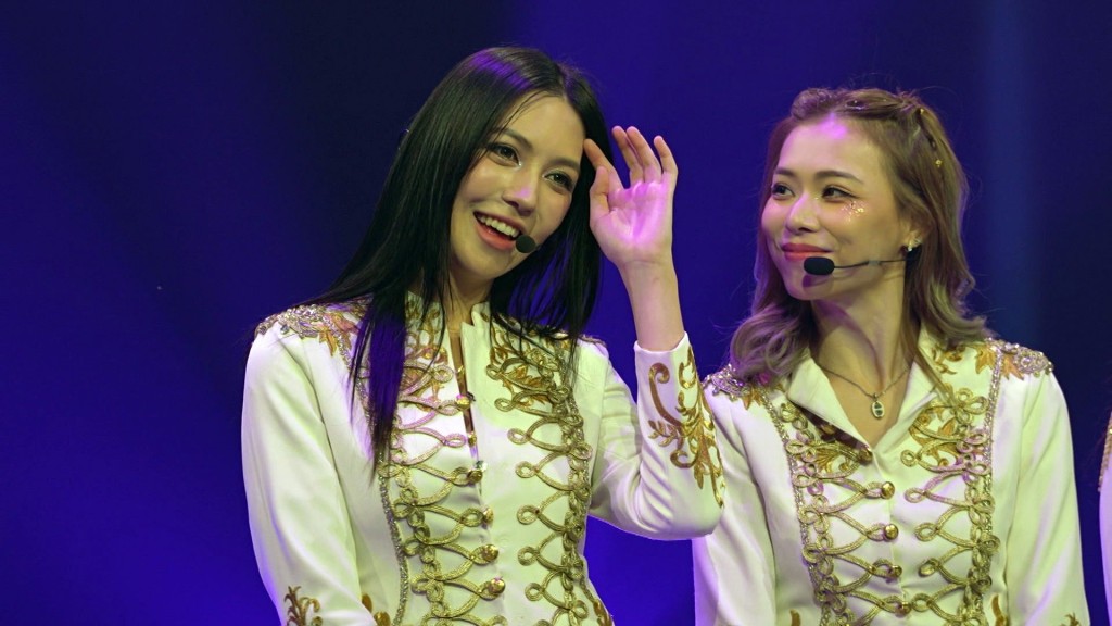 Yong Heo讚喬美莎Chelsea(左)表情好引人注意。