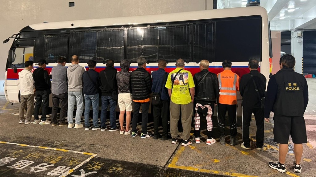 警破大埔地下竹館 拘負責人及13賭客