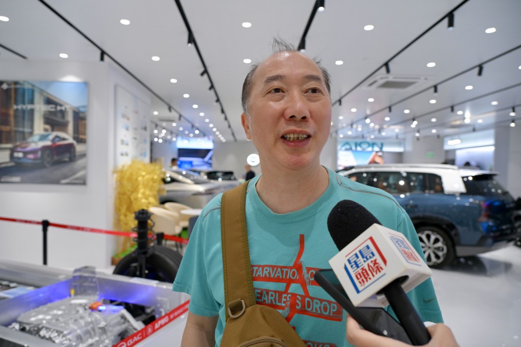 伍先生表示,已有計劃將燃油車換成電動車,因此趁稅務優惠結束前購買。 伍先生表示,已有計劃將燃油車換成電動車,因此趁稅務優惠結束前購買。