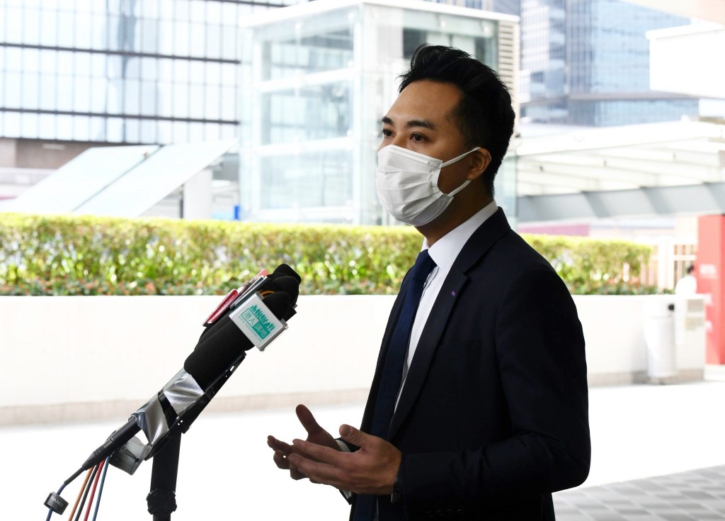 黃梓謙報名參選選委會界別。