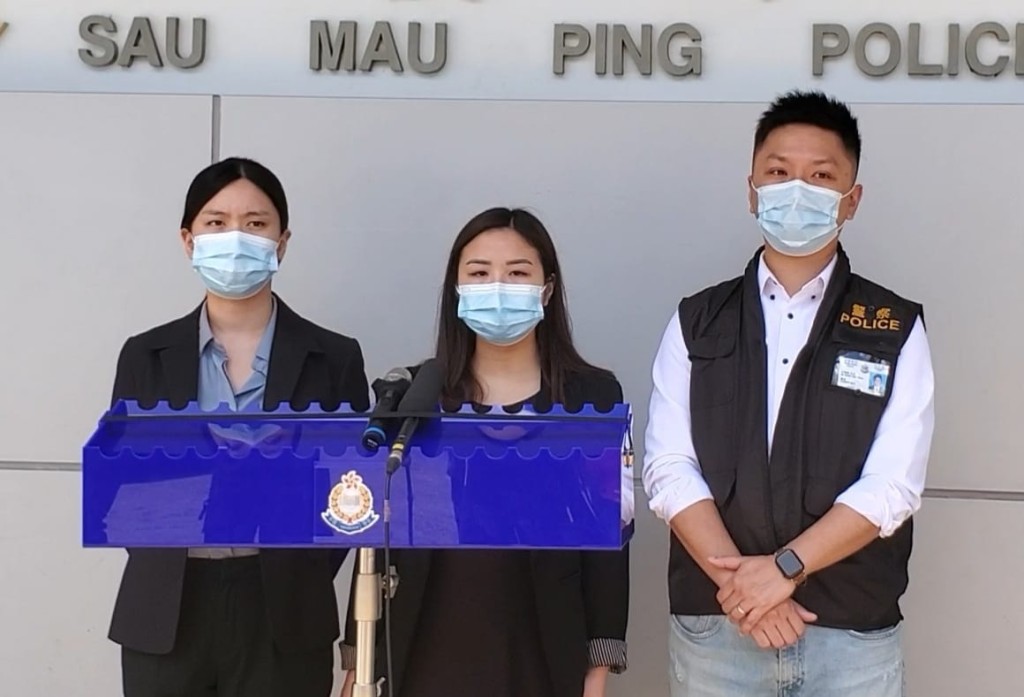 高級督察朱婉湉(中)及陳晴美(左)講述破案經過。林思明攝