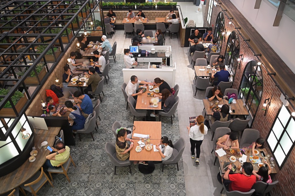 中秋前限聚安排，仍維持一枱四人。