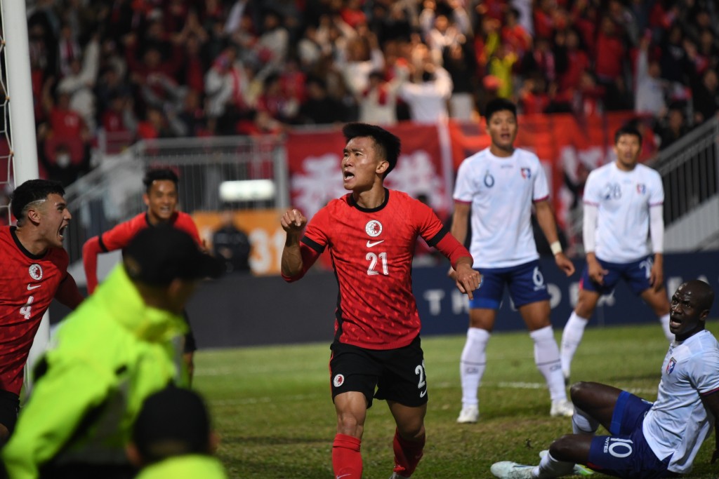 東亞外關鍵戰，港隊對中華台北，徐宏傑頂入2:1。 吳家祺攝