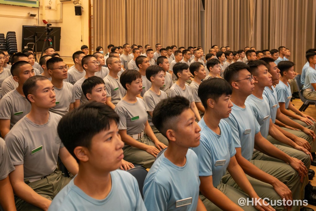 透過觀看直播,海關學院的學員們以史為鑒,深切體會到中國人民堅定捍衛抗日戰爭及世界反法西斯戰爭勝利成果的決心,提升愛國主義及精神。 透過觀看直播,海關學院的學員們以史為鑒,深切體會到中國人民堅定捍衛抗日戰爭及世界反法西斯戰爭勝利成果的決心,提升愛國主義及精神。
