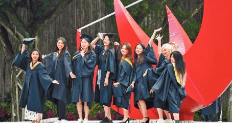 蔡若莲大赞本港高等教育具有优势，多达5所大学位列全球百名。