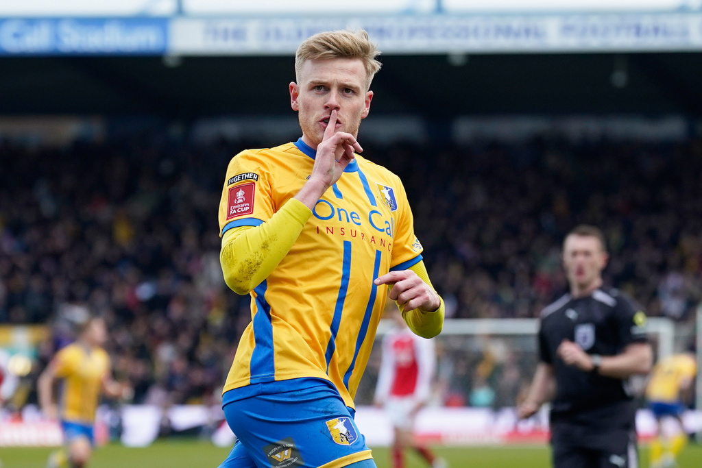 伊雲斯一度為曼斯菲扳平。美聯社