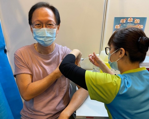 陳南祿接種科興疫苗。