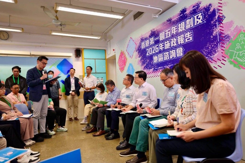 諮詢會上不少市民積極發表意見。李家超fb 諮詢會上不少市民積極發表意見。李家超fb