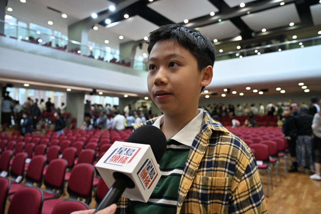 唐同學表示,現時其小學有不少內地生,但因自己在東莞出生,廣東話較其他內地生流利,同時懂得書寫繁體字,因此較具優勢。蘇正謙攝 唐同學表示,現時其小學有不少內地生,但因自己在東莞出生,廣東話較其他內地生流利,同時懂得書寫繁體字,因此較具優勢。蘇正謙攝