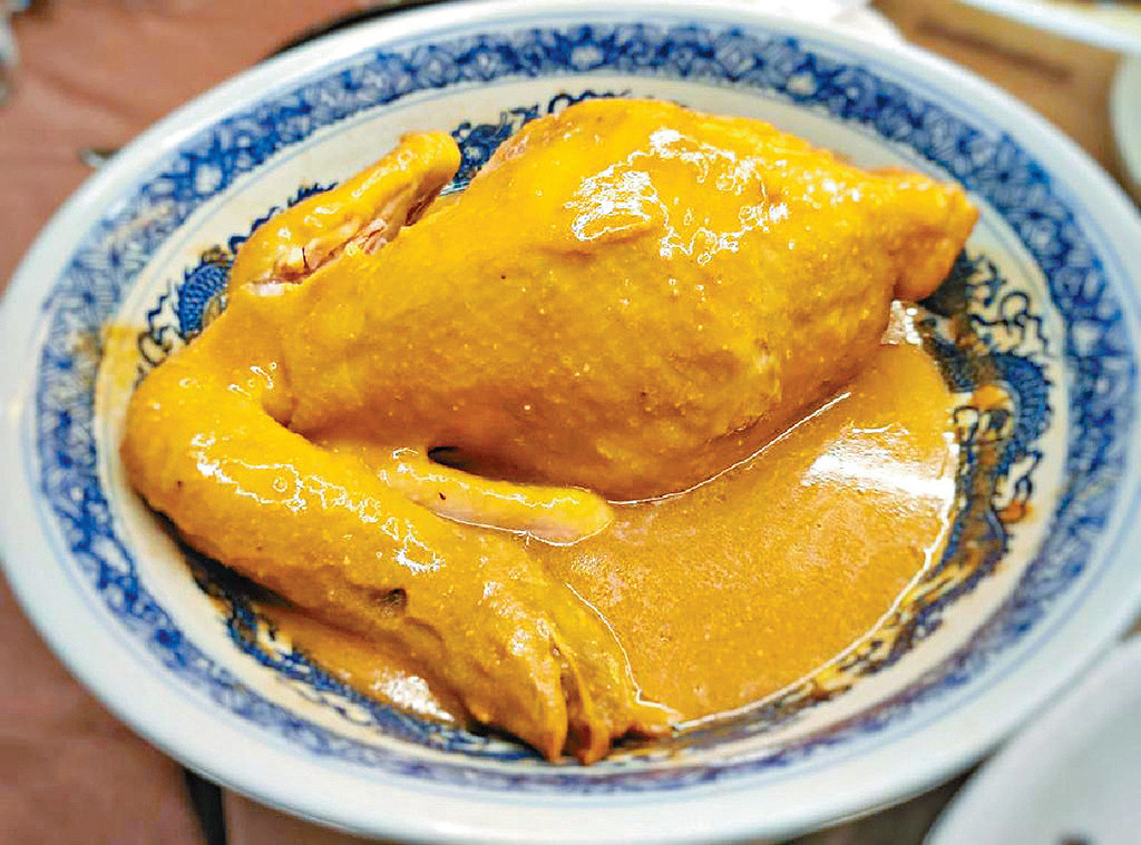 ■普寧豆醬炆原隻平原雞  
