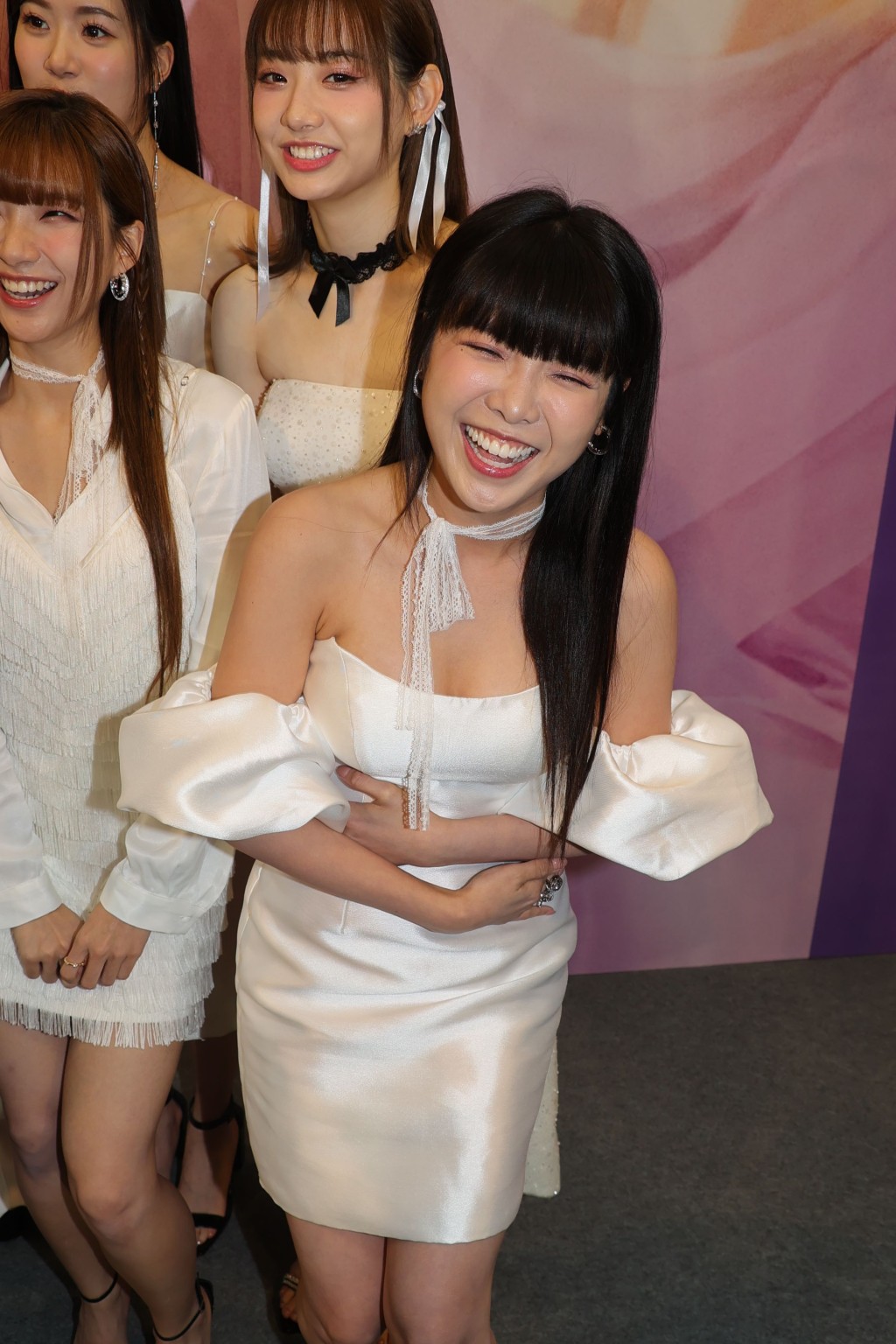 活動上Meimei以低胸裙搶鏡。