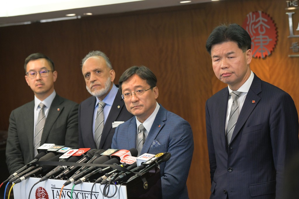 香港律师会再度选出陈泽铭为2023至24年度香港律师会会长，黎雅明、汤文龙及余国坚为副会长。梁誉东摄
