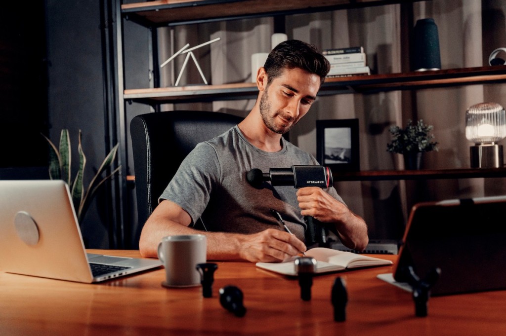 HYDRAGUN按摩槍 ，定價$2,399（另加$99DHL Express運費）。