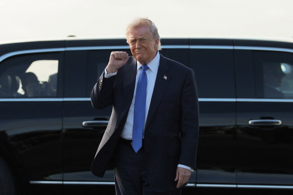 特朗普發文解釋取消行程原因，指「花太多時間在旅程上，還有很多工作要處理」。路透社