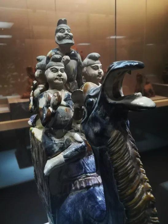 重慶大學博物館被質疑,館內還有大量疑似仿製品。(網圖)