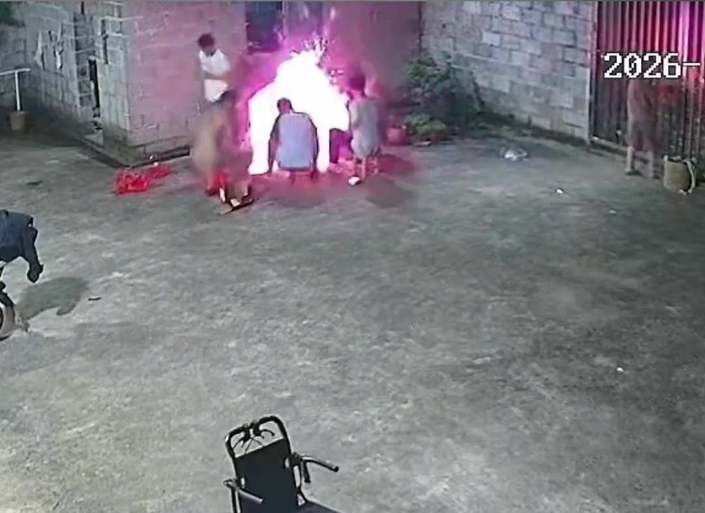 广西一家七口水泥地烧烤突爆炸。