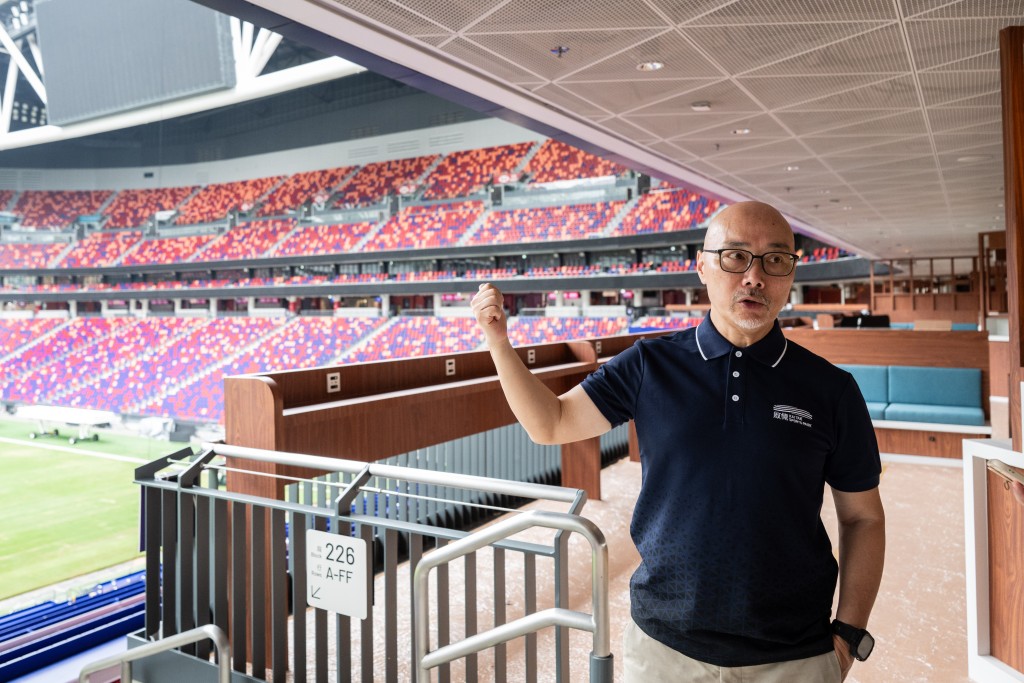 啟德體育園總監（營運）吳守堅表示，場館接駁啟德區域供冷系統，較傳統氣冷式空調系統節省約30%能源。