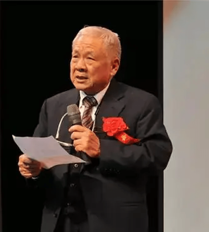 著名詩人瘂弦逝世，享年92歲。