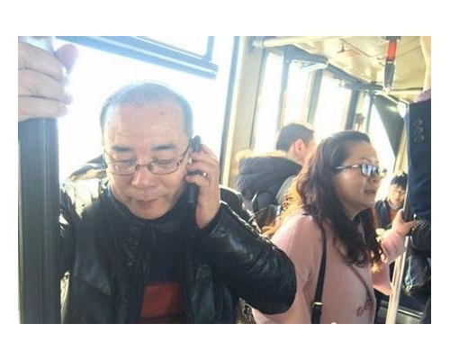 王建军和王小娟从陕西飞抵北京。 中新社