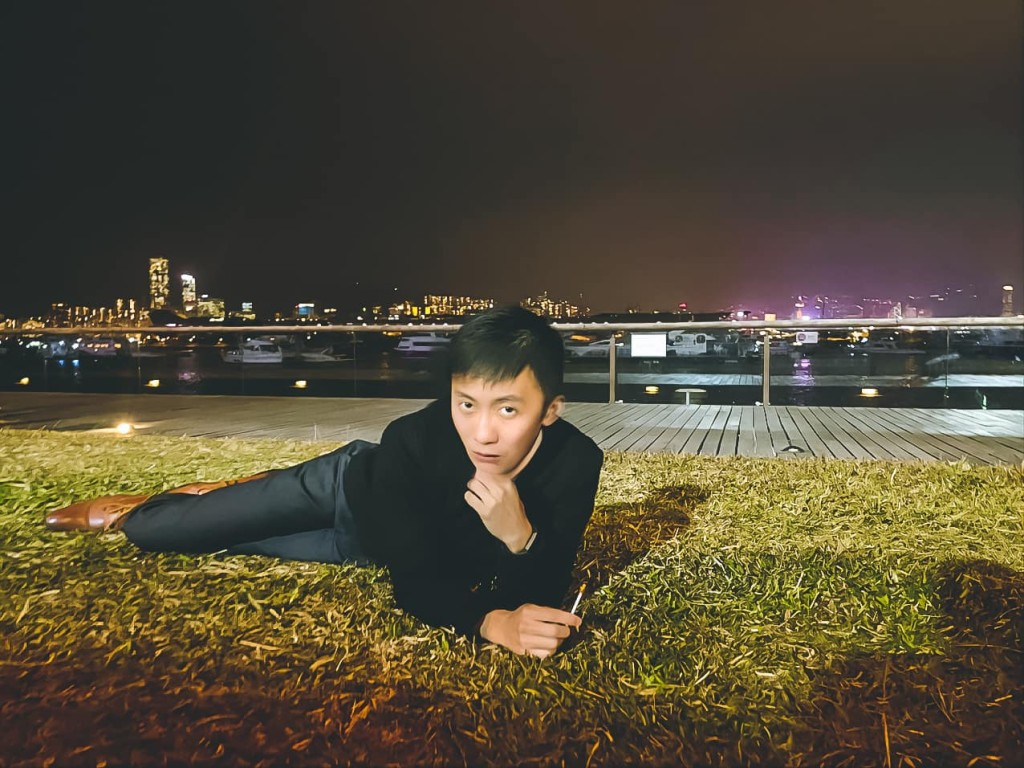 王偉麟一系列動作相當奇特。王偉麟facebook圖片