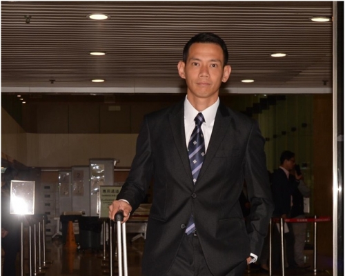 時任「速龍小隊」隊員的機動部隊高級督察王霖出庭作供。
