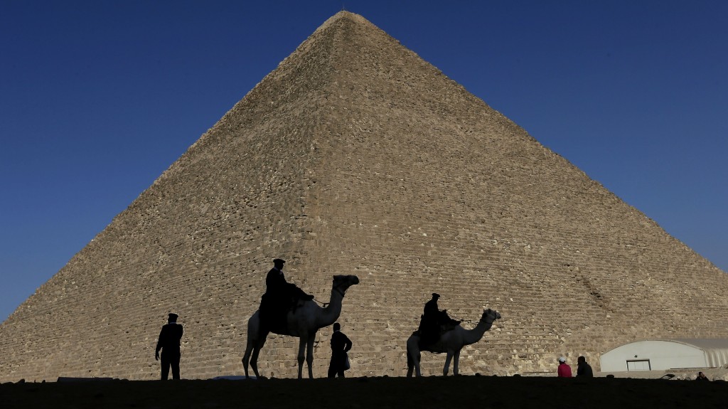 古代世界七大奇蹟僅剩埃及吉薩大金字塔屹立至今。AP