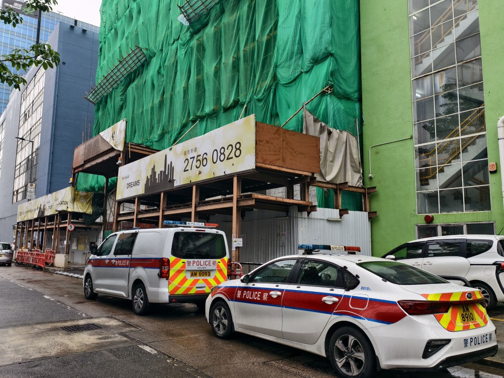 現場為安全街8號一個興建中的地盤。徐裕民攝 現場為安全街8號一個興建中的地盤。徐裕民攝