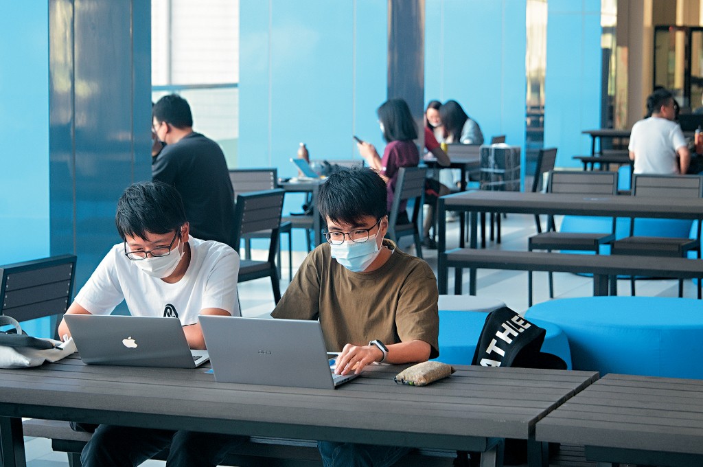 本报向八大查询应用DeepSeek的情况，其中，科大、岭大、城大及理大均回复指，已为全校师生免费提供相关模型。