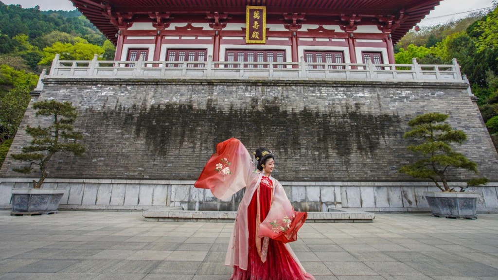 西安華清宮三八婦女節免費接待全國姓楊婦女。華清宮微博