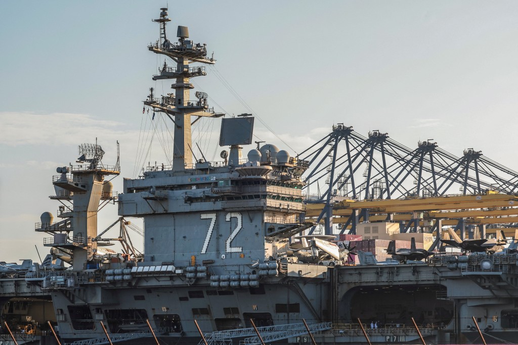 美軍航空母艦林肯號被傳媒發現艦身嚴重鏽蝕。路透社