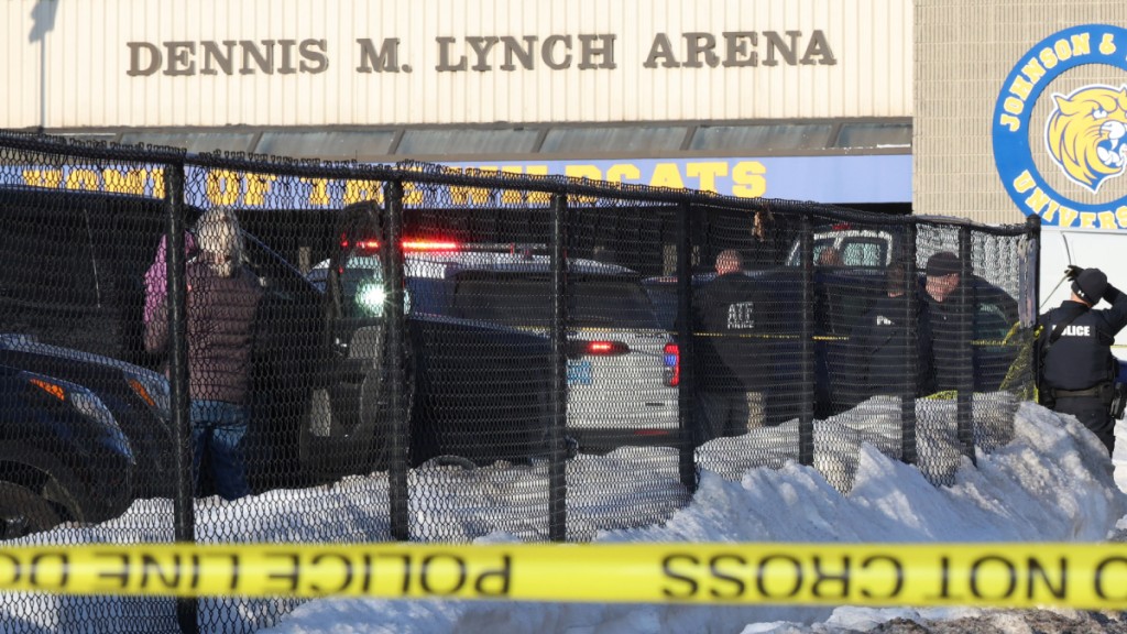 美國東北部羅得島州波塔基特市（Pawtucket）一冰球賽事發生槍擊事件。美聯社