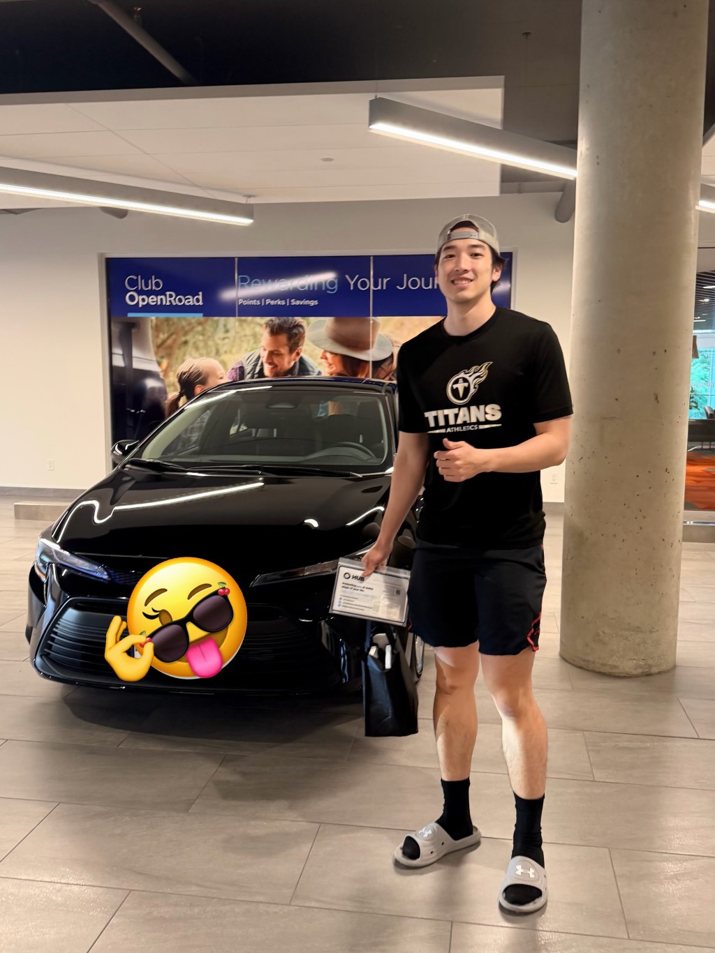 林卓毅身高190cm，在加拿大展開實習律師生涯。