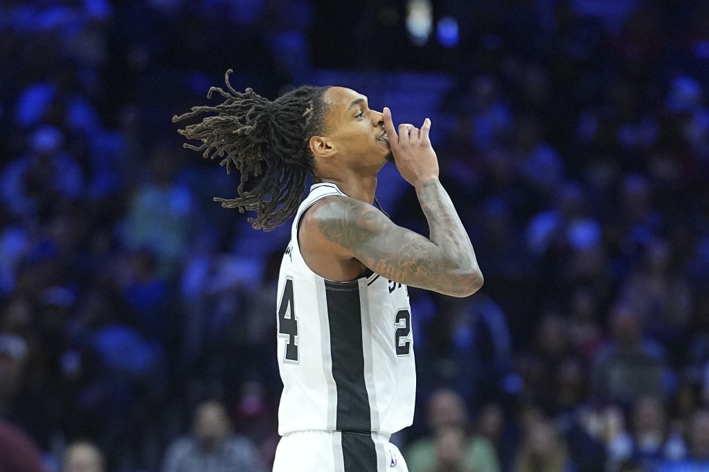 马刺作客76人马上重拾雄风。法新社