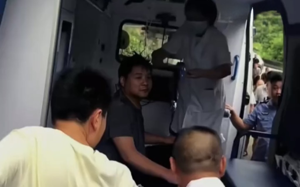 湖南男子潛水失聯5日後獲救。瀟湘晨報 湖南男子潛水失聯5日後獲救。瀟湘晨報