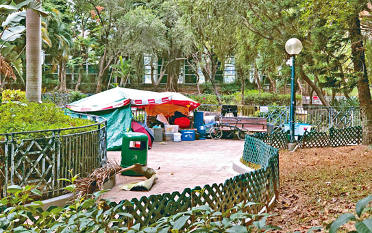 ■涉案警員在通州街公園執勤時疑違規被捕。