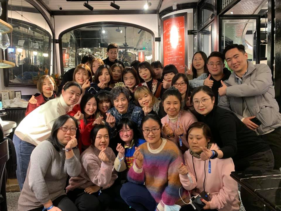 孫耀威與一大班fans合照。
