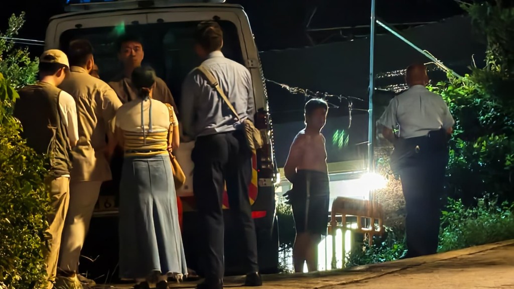 据了解,女子倒卧草地位置。黄文威摄 据了解,女子倒卧草地位置。黄文威摄