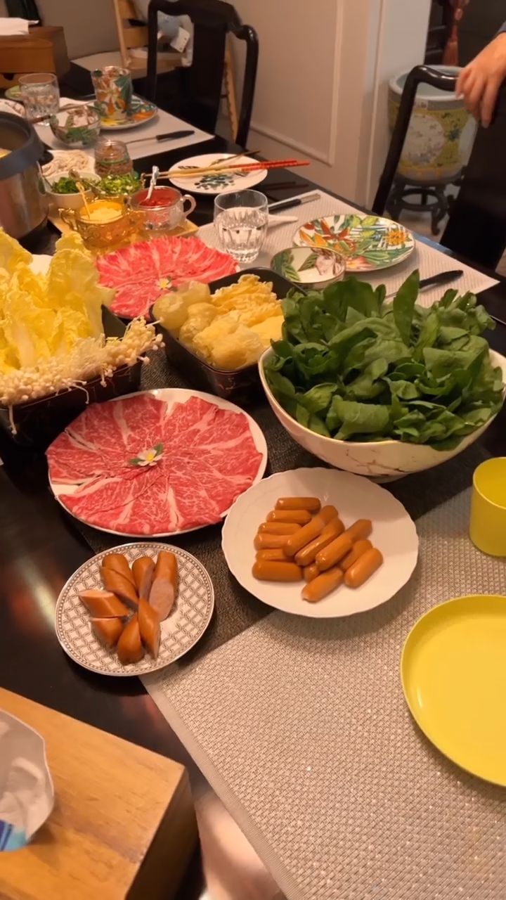 李美慧在IG限時動態貼上在家中邊爐的短片，想不到選擇的食材，竟然令人覺得驚奇！