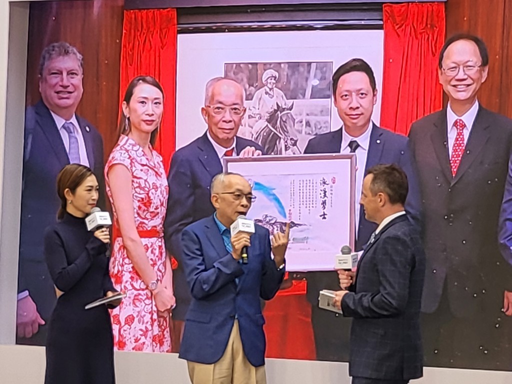 劉栢輝在公布會上的一席話,令不少在場人士如應家柏等拍手讚賞。 劉栢輝在公布會上的一席話,令不少在場人士如應家柏等拍手讚賞。